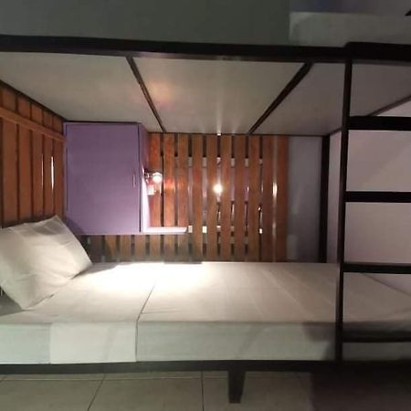 Lojed Sean Bed And Space Pasay Exterior photo