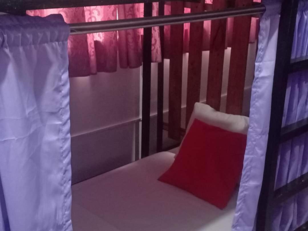 Lojed Sean Bed And Space Pasay Exterior photo